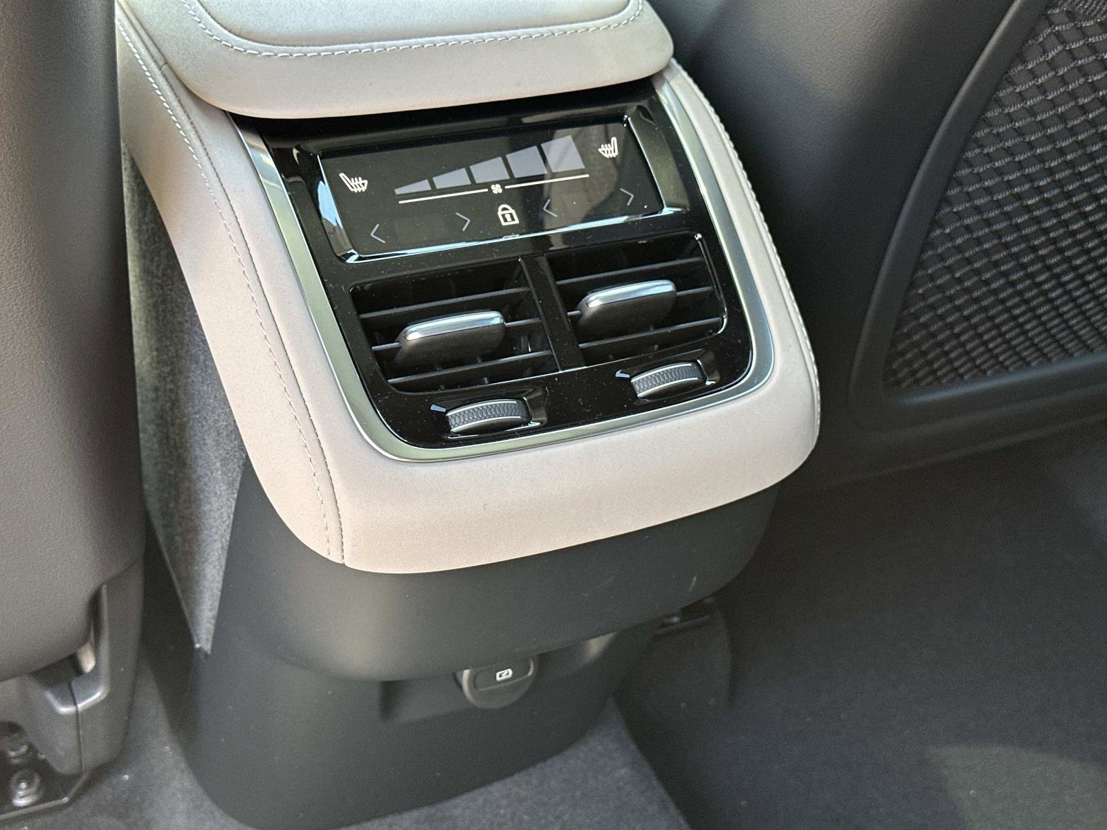 New 2026 Volvo XC90 B5 Plus AWD/4WD image 10