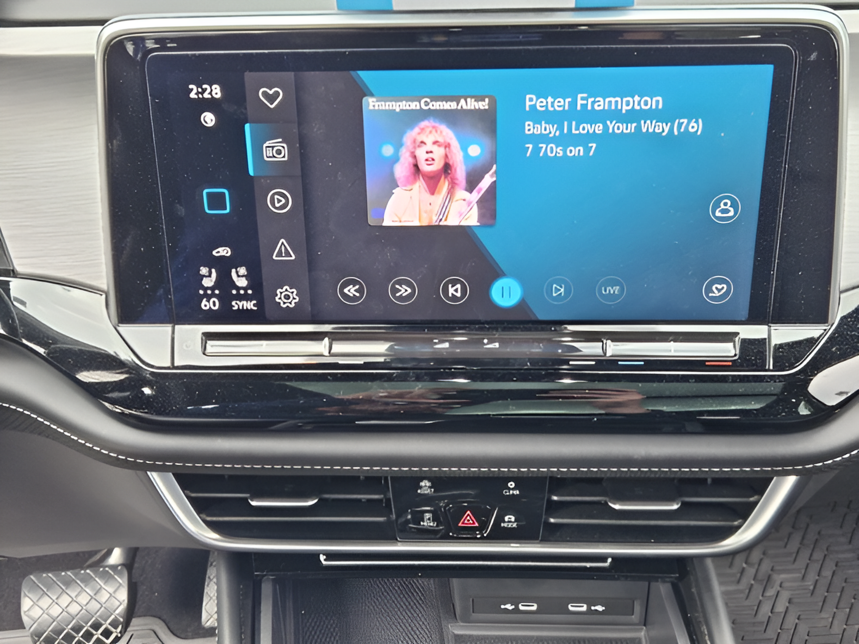 Used 2024 Volkswagen Atlas Cross Sport SE w/ Panoramic Sunroof Package FWD image 18