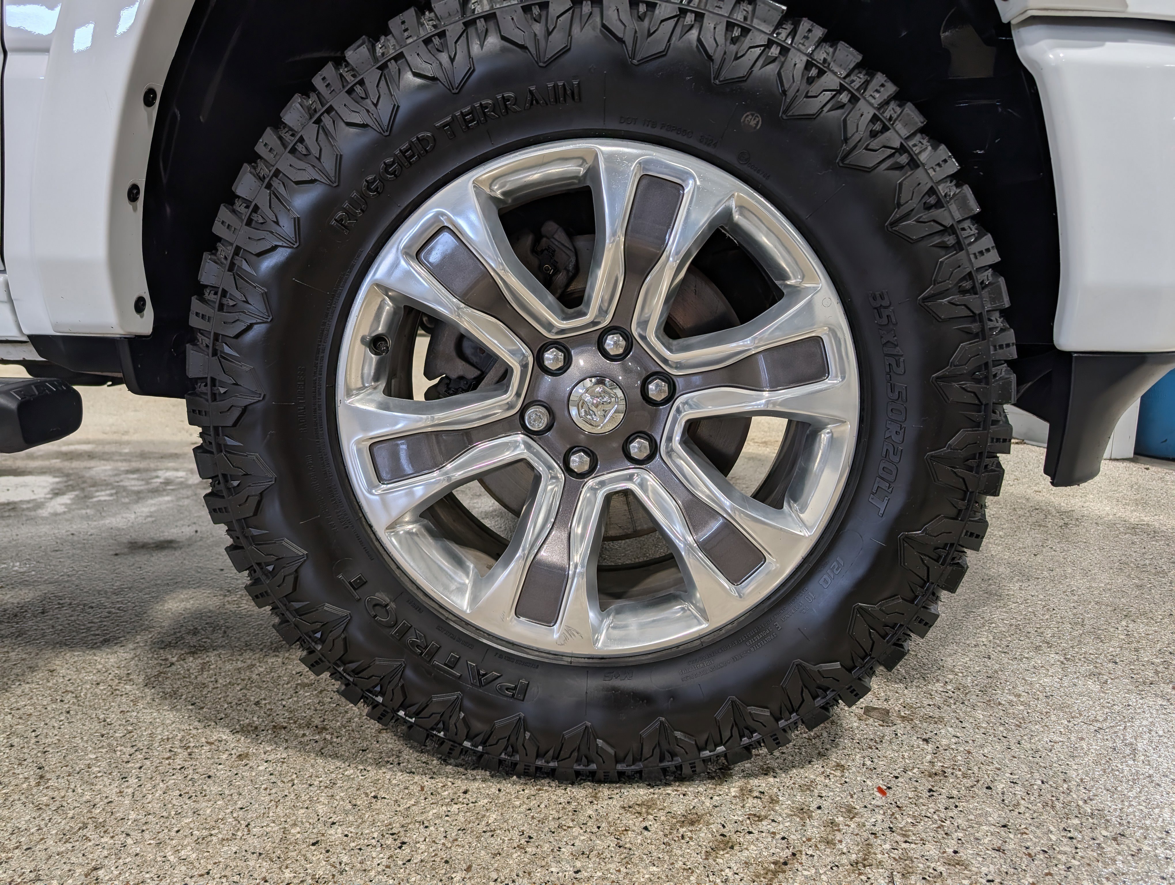 Used 2021 RAM 1500 Limited w/ Body Color Bumper Group image 15