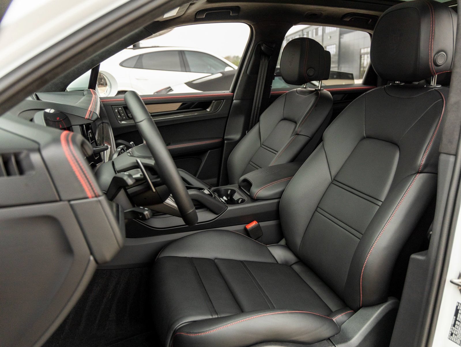 Certified 2026 Porsche Cayenne GTS AWD/4WD image 5