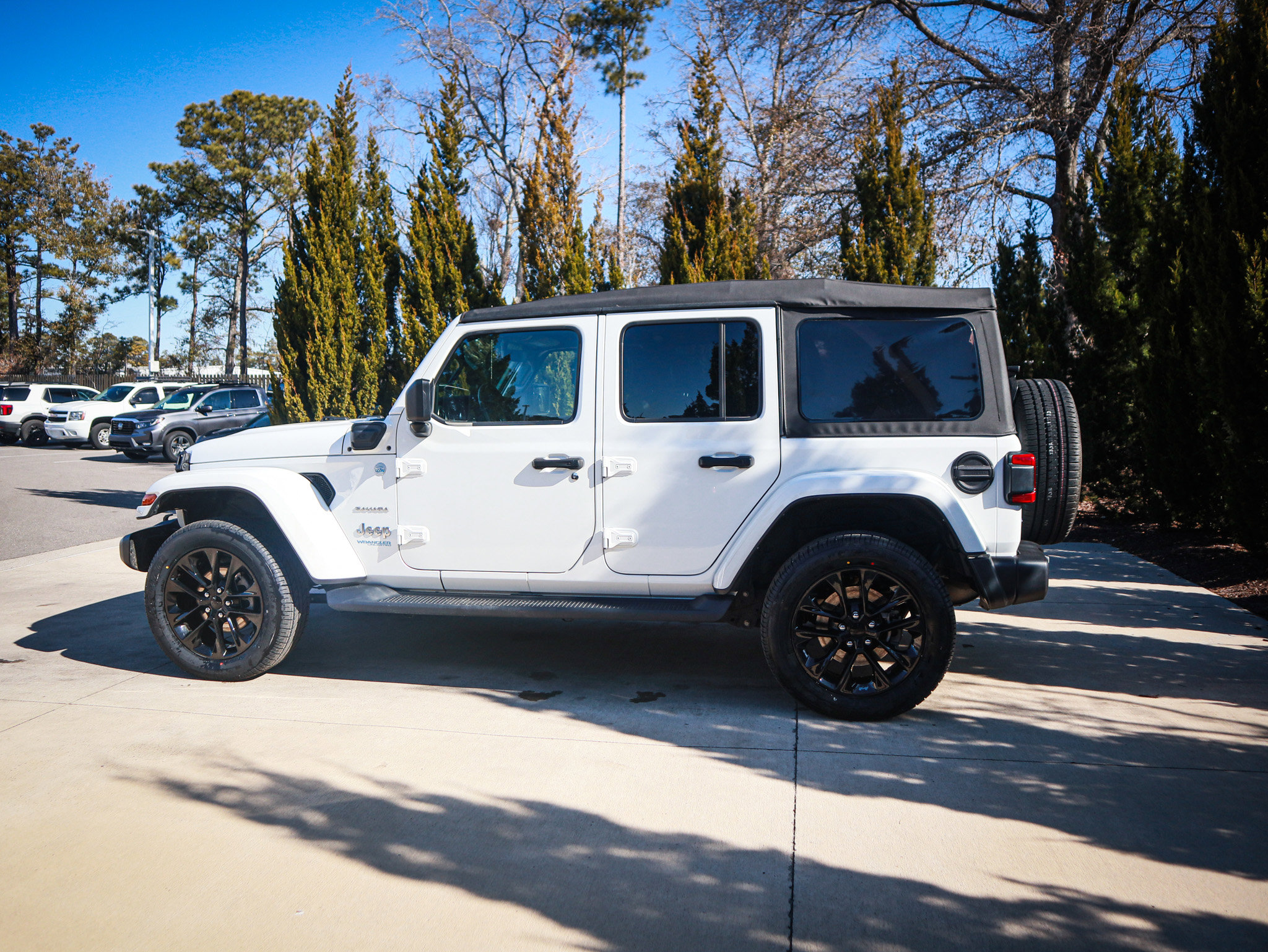 Used 2021 Jeep Wrangler Unlimited Sahara image 7