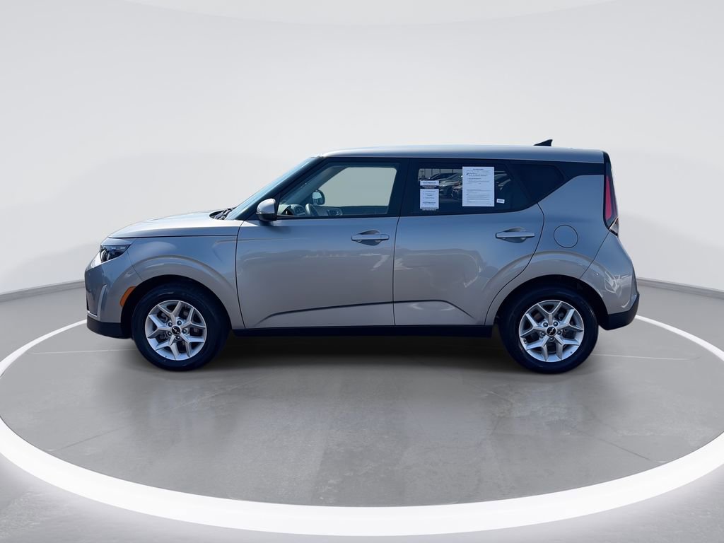 Used 2025 Kia Soul LX w/ LX Technology Package FWD image 5