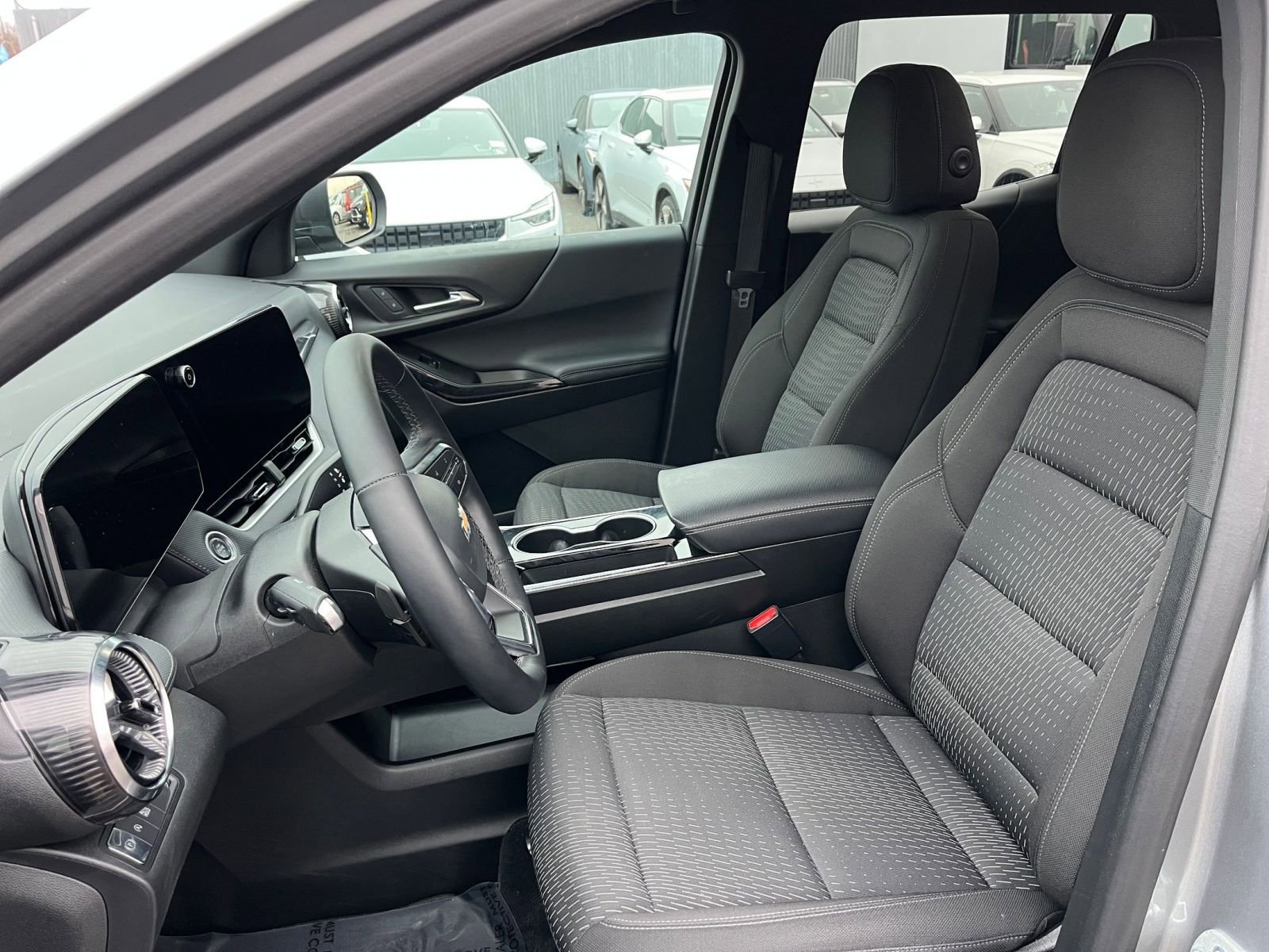 Used 2025 Chevrolet Equinox LT image 35