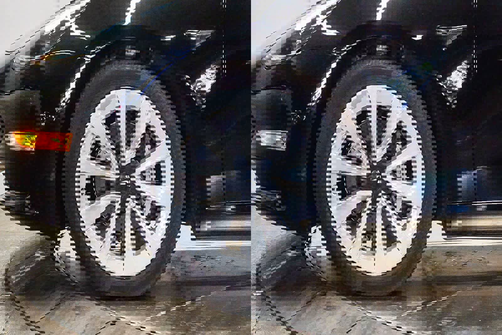 Used 2023 Tesla Model 3 Standard Range image 9