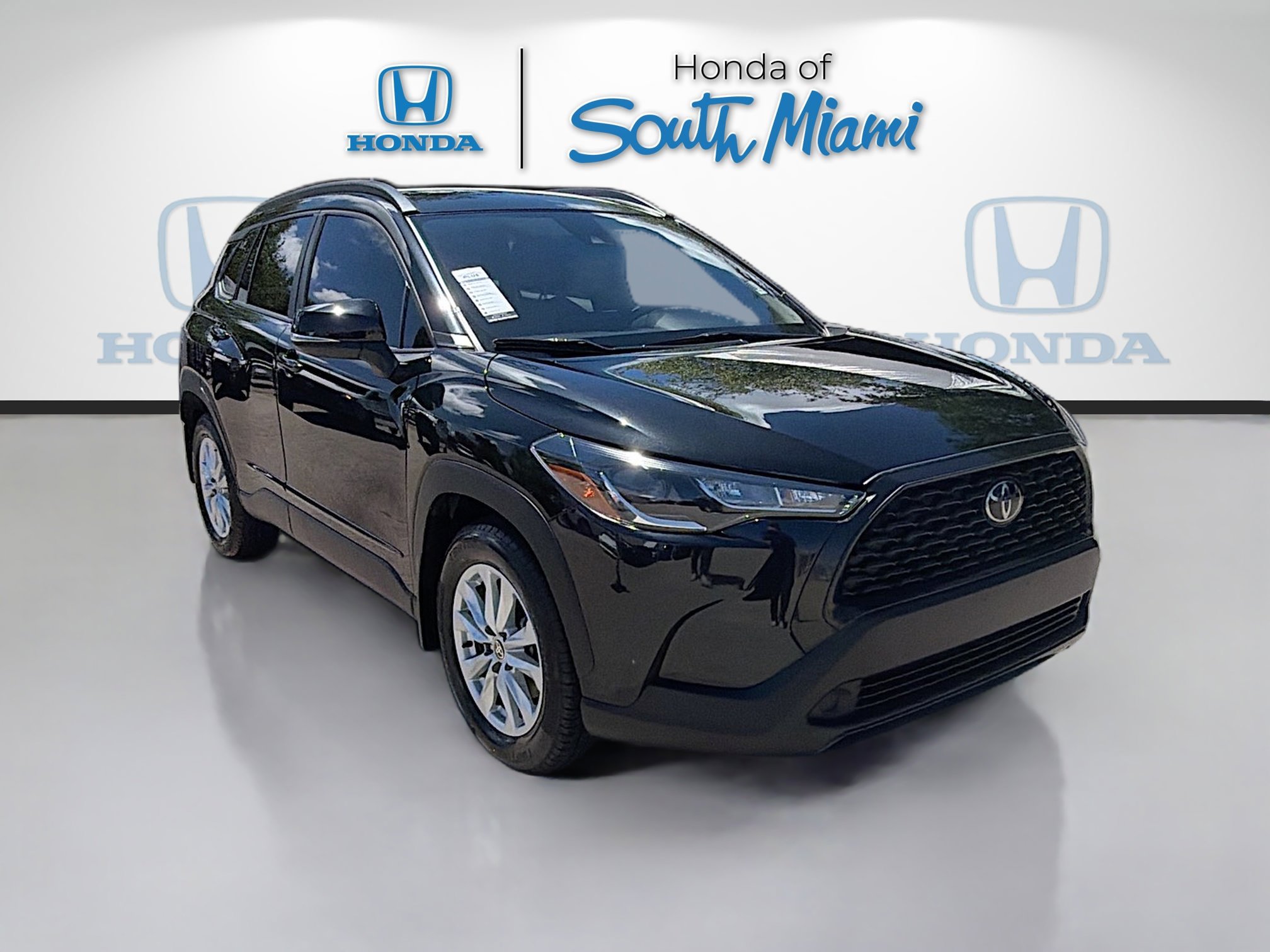 Used 2022 Toyota Corolla Cross LE AWD/4WD image 1