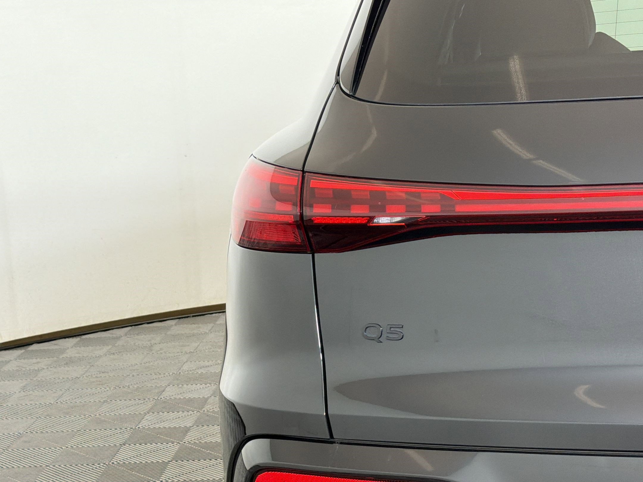 Used 2025 Audi Q5 Premium Plus w/ Premium Plus image 13