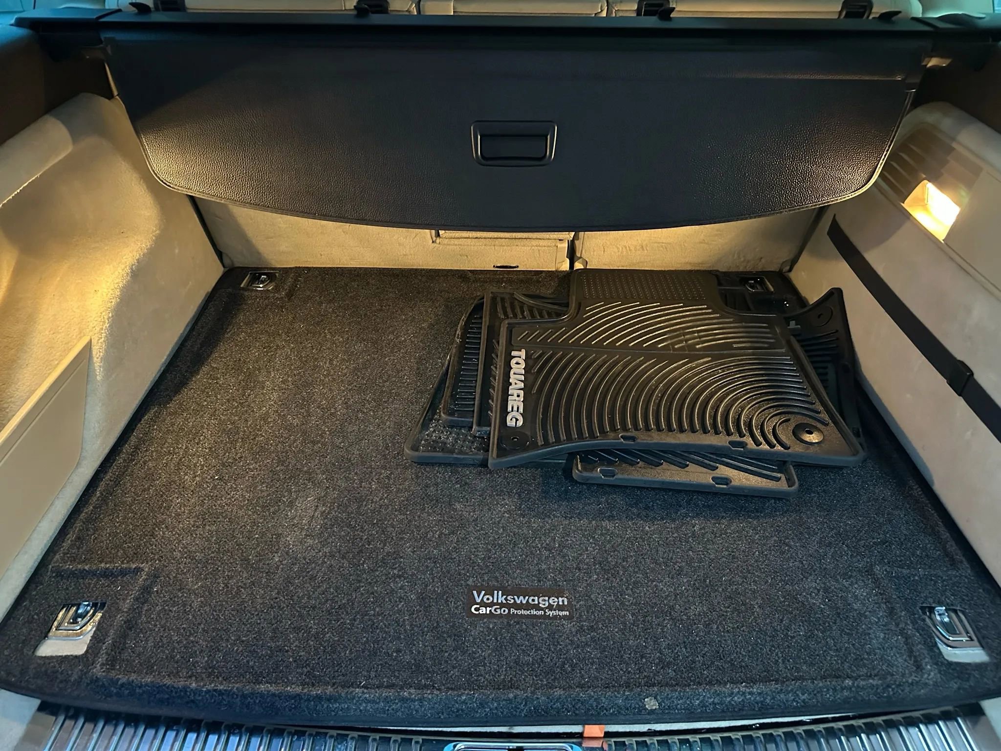 Used 2012 Volkswagen Touareg TDI image 25