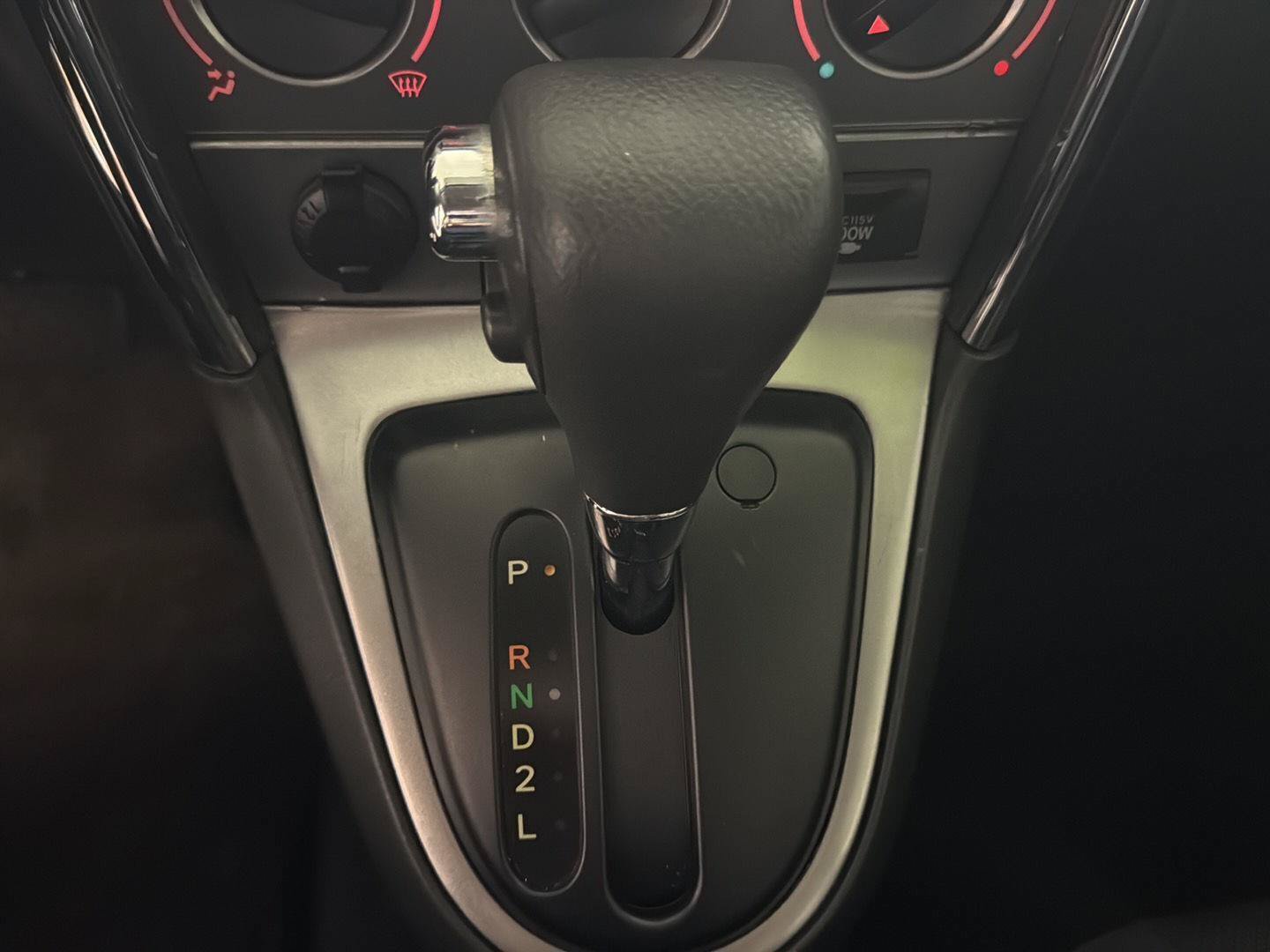 Used 2004 Pontiac Vibe w/ Moon And Tunes Value Package FWD image 20