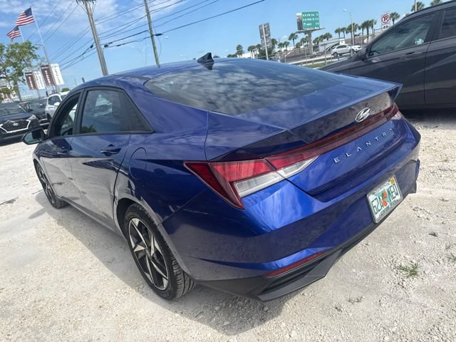 Used 2023 Hyundai Elantra SEL w/ Convenience Package FWD image 8