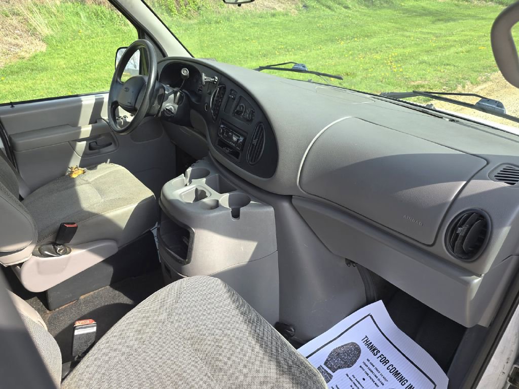 Used 2002 Ford E-150 and Econoline 150 RWD image 15