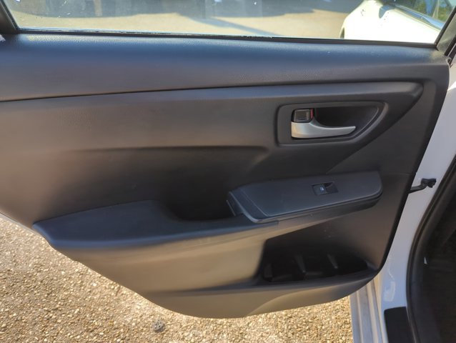 Used 2015 Toyota Camry LE FWD image 8