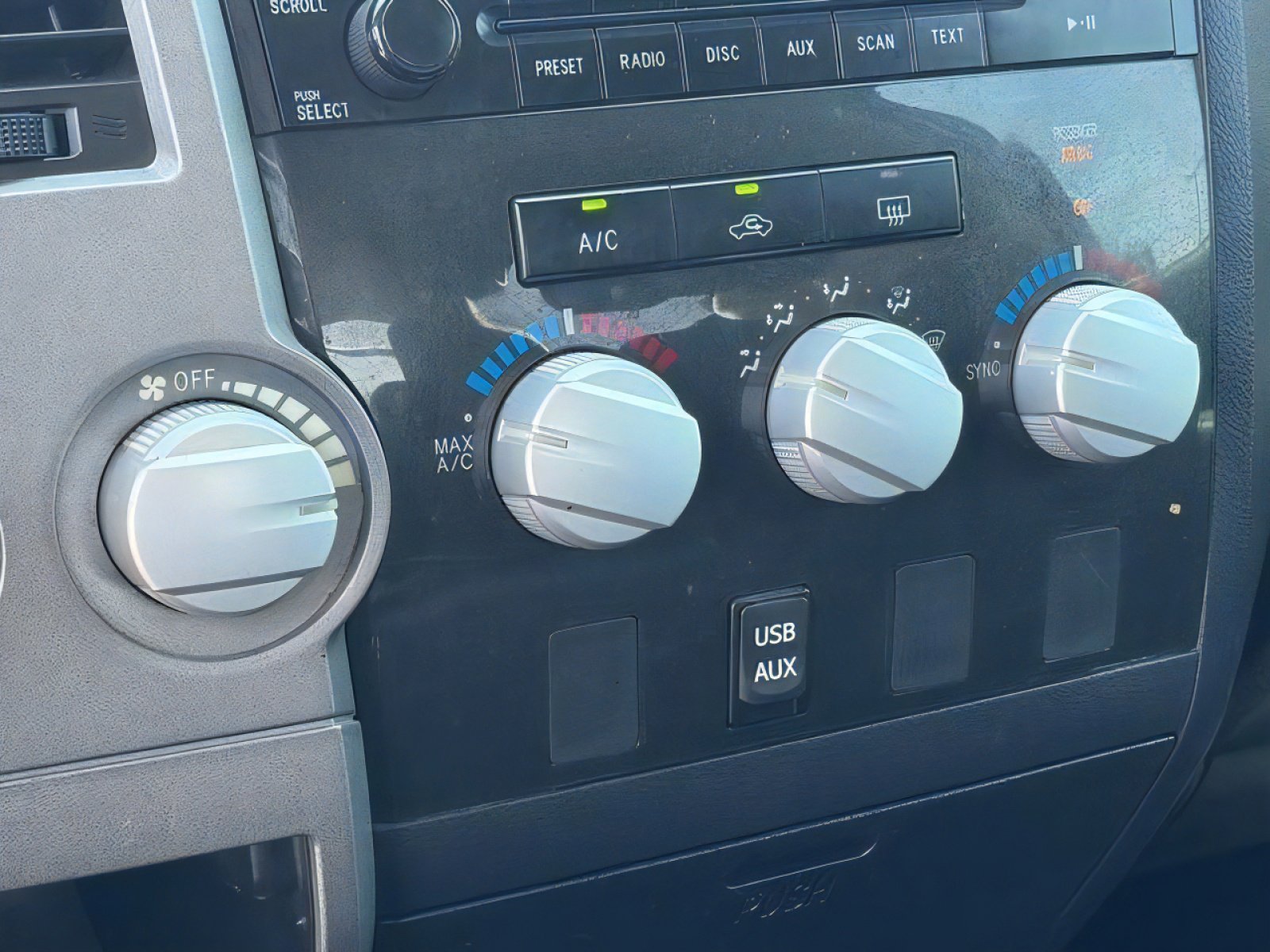 Used 2013 Toyota Tundra 4x4 CrewMax w/ Tow Pkg image 24