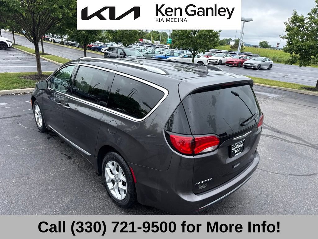 Used 2017 Chrysler Pacifica Touring-L Plus w/ Advanced Safetytec Group FWD image 6