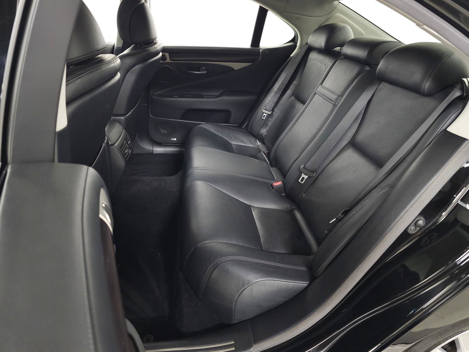 Used 2014 Lexus LS 460 AWD w/ Comfort Package image 33