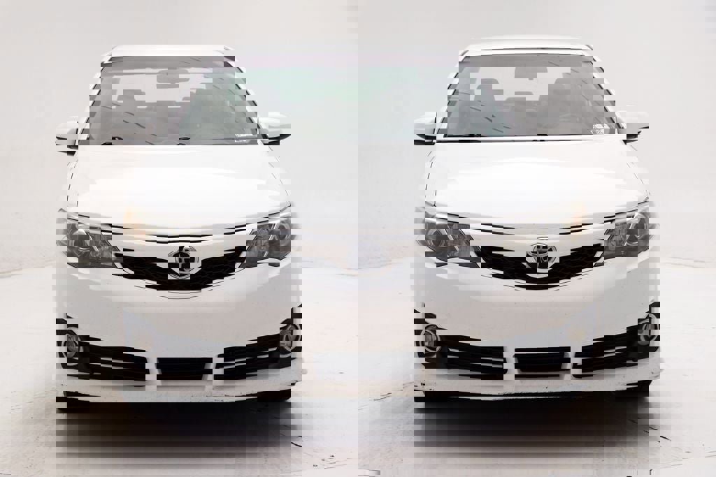 Used 2013 Toyota Camry SE image 4