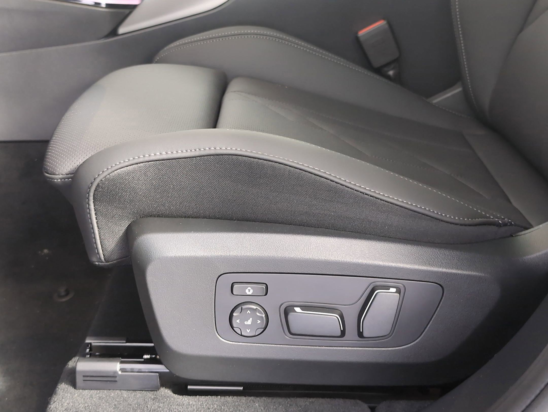 Used 2026 BMW X3 xDrive30 w/ Convenience Package image 11