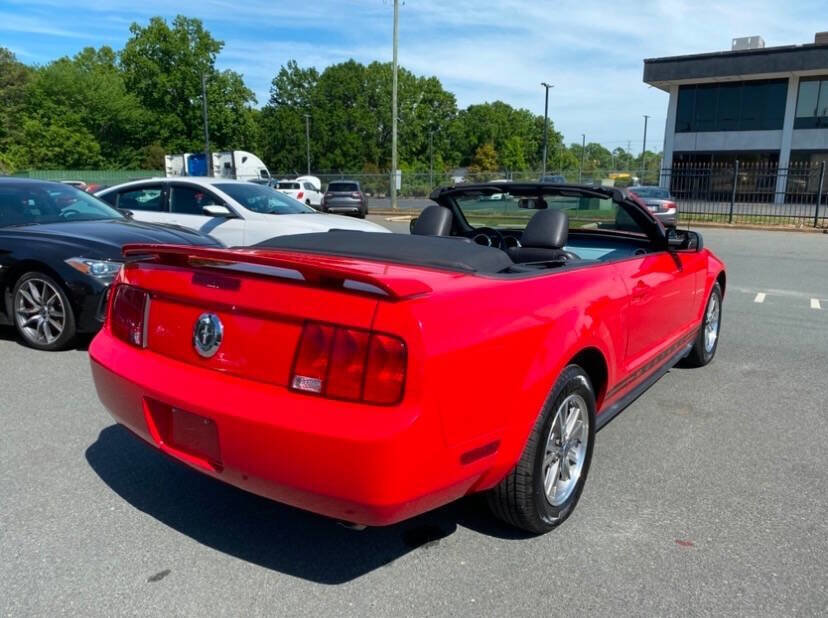 Used 2005 Ford Mustang Convertible RWD image 15
