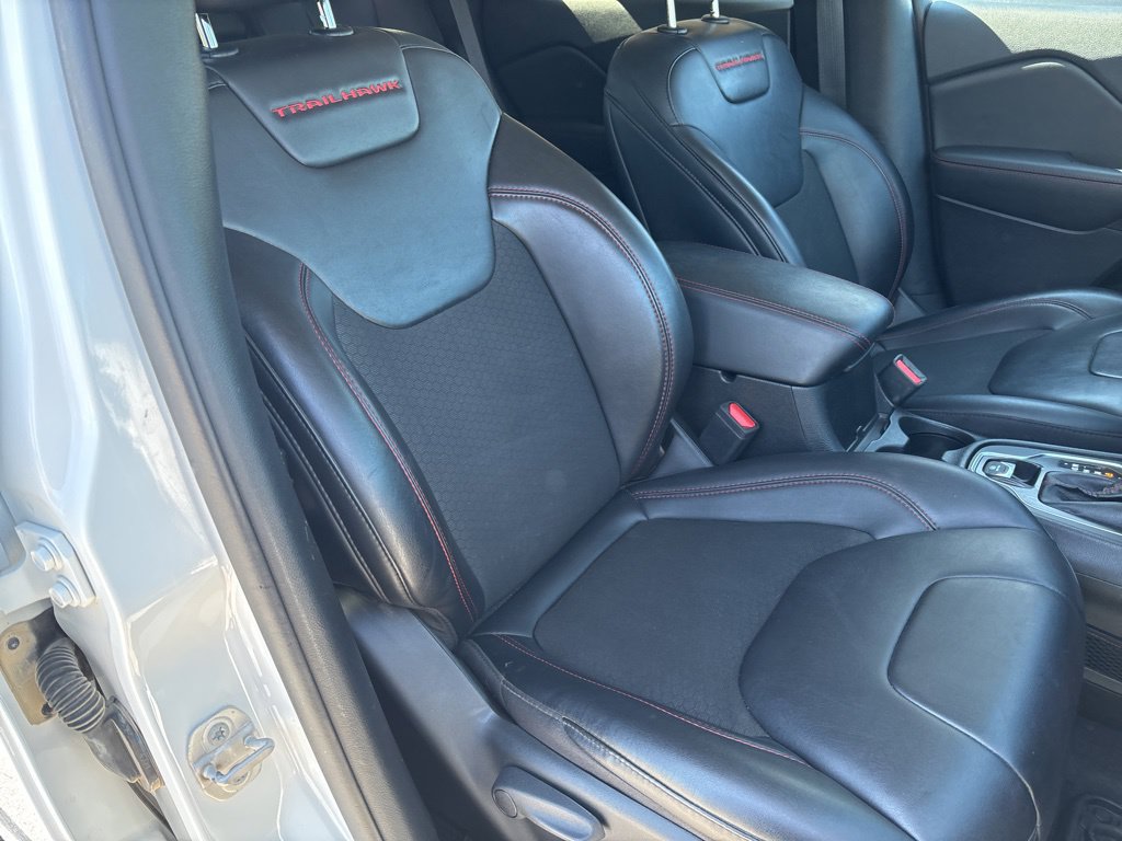 Used 2022 Jeep Cherokee Trailhawk w/ Comfort/Convenience Group AWD/4WD image 52