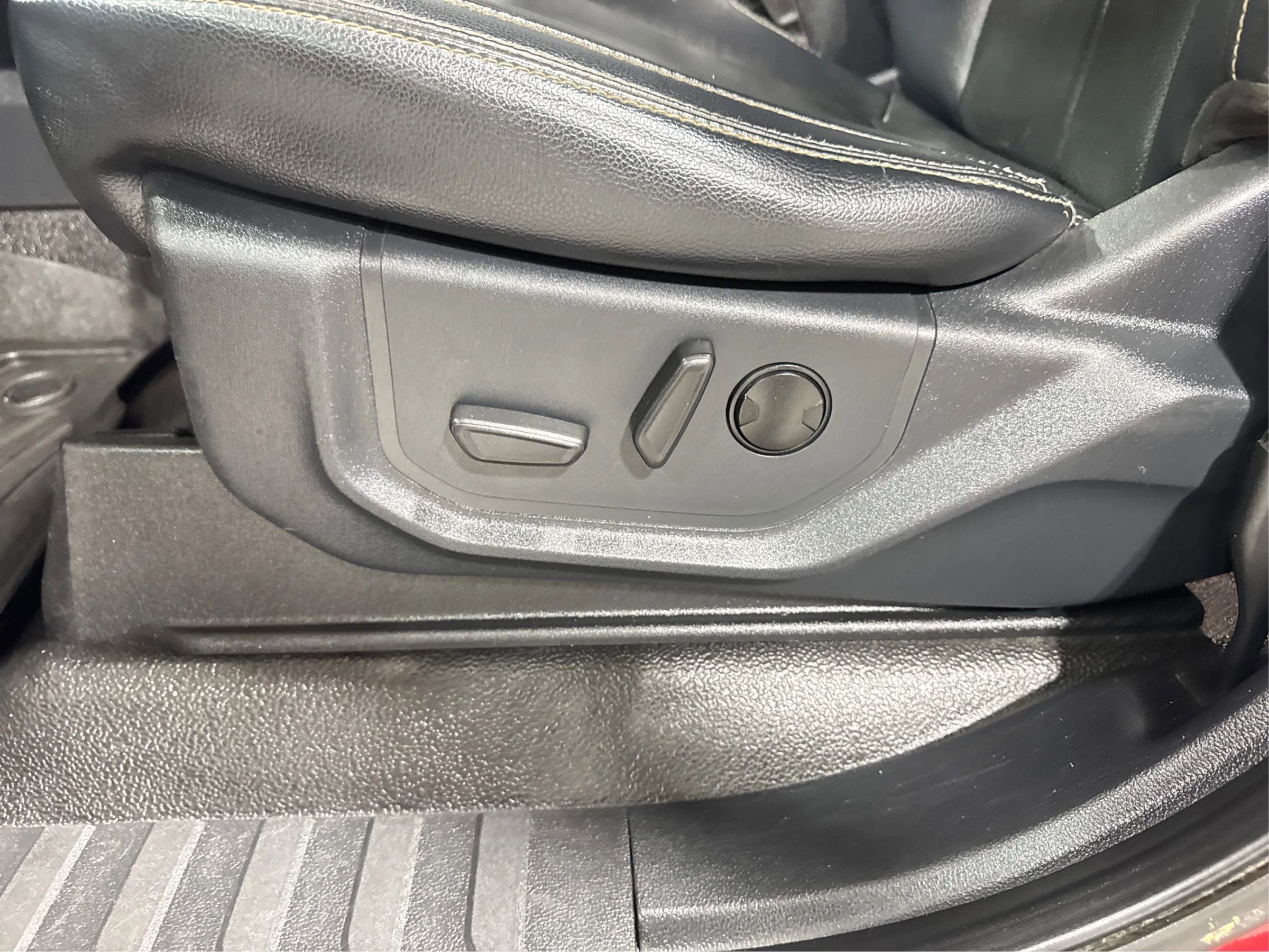 Used 2022 Ford F350 Lariat w/ Black Appearance Package image 23