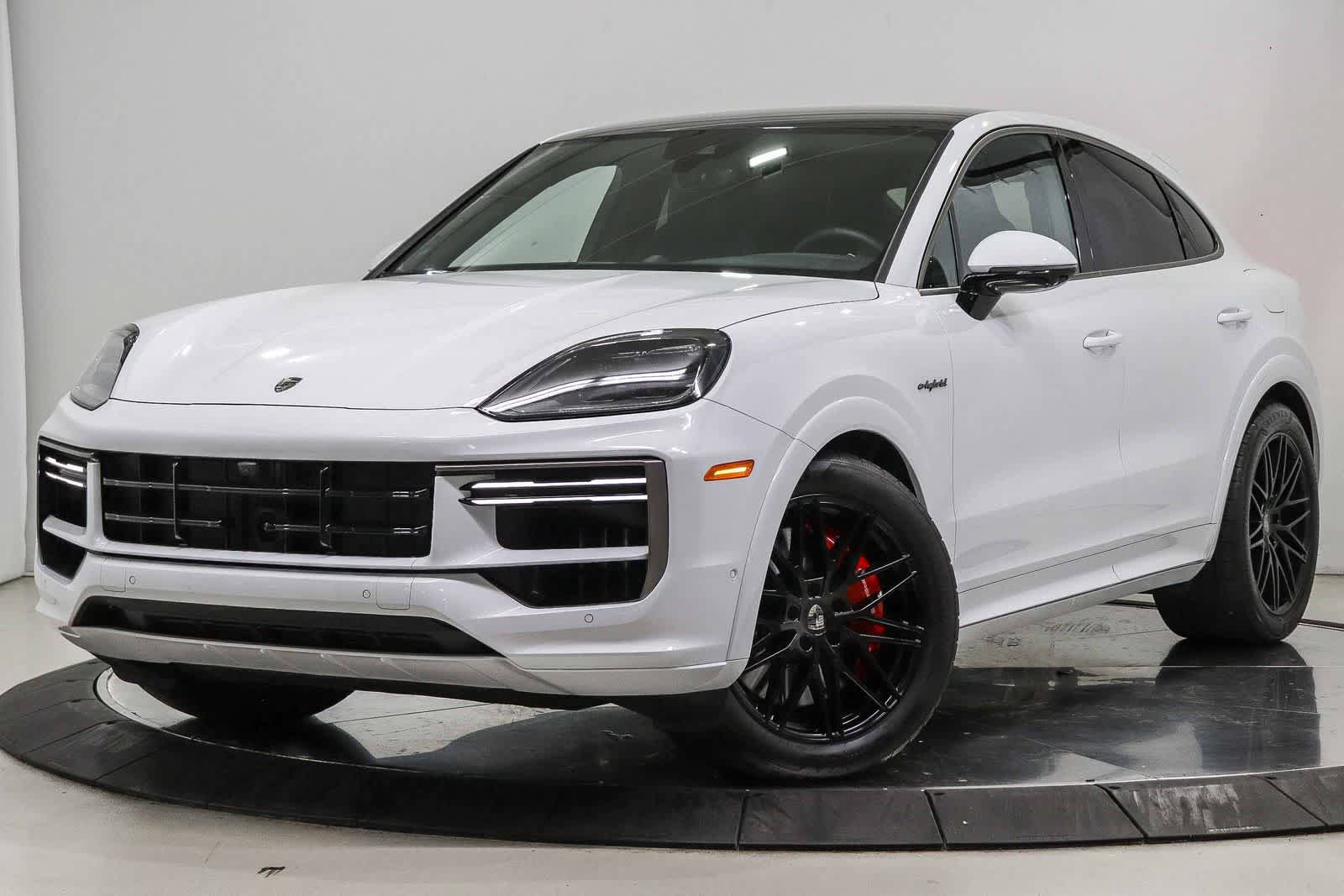 Used 2025 Porsche Cayenne Turbo AWD/4WD image 1