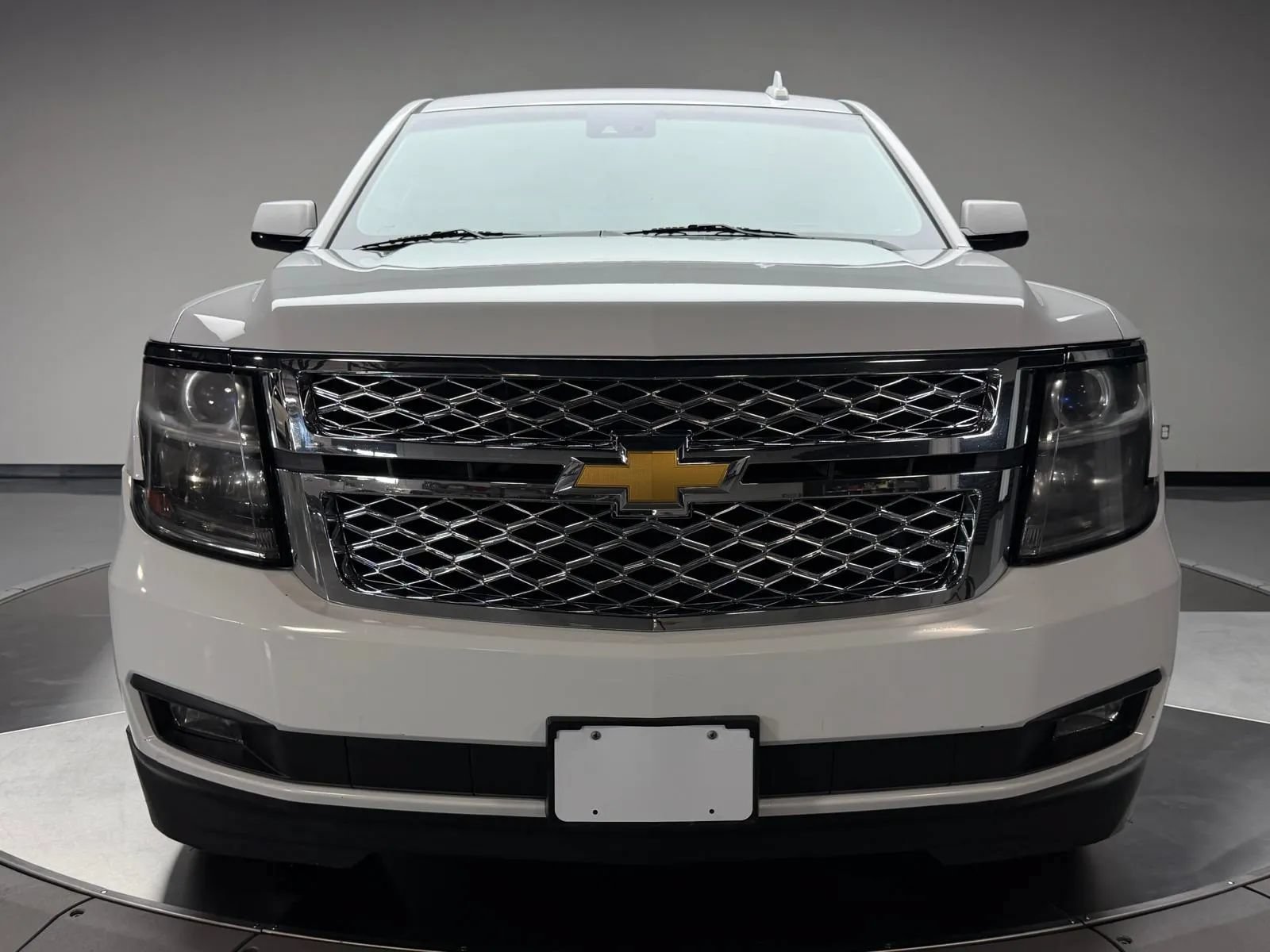 Used 2015 Chevrolet Suburban LT RWD image 3