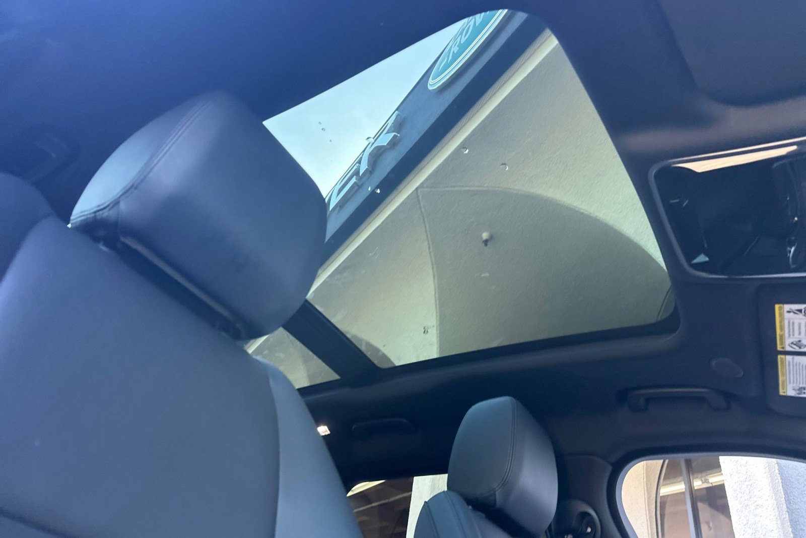 Certified 2025 Land Rover Range Rover Velar S image 25