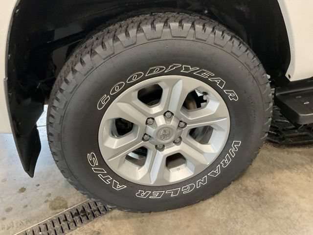 Used 2022 Toyota 4Runner SR5 AWD/4WD image 7