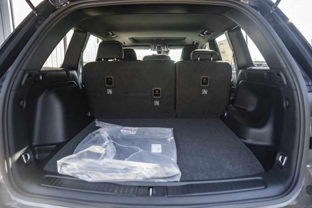 New 2025 Jeep Grand Cherokee Laredo X w/ MOPAR Finishing Package image 10