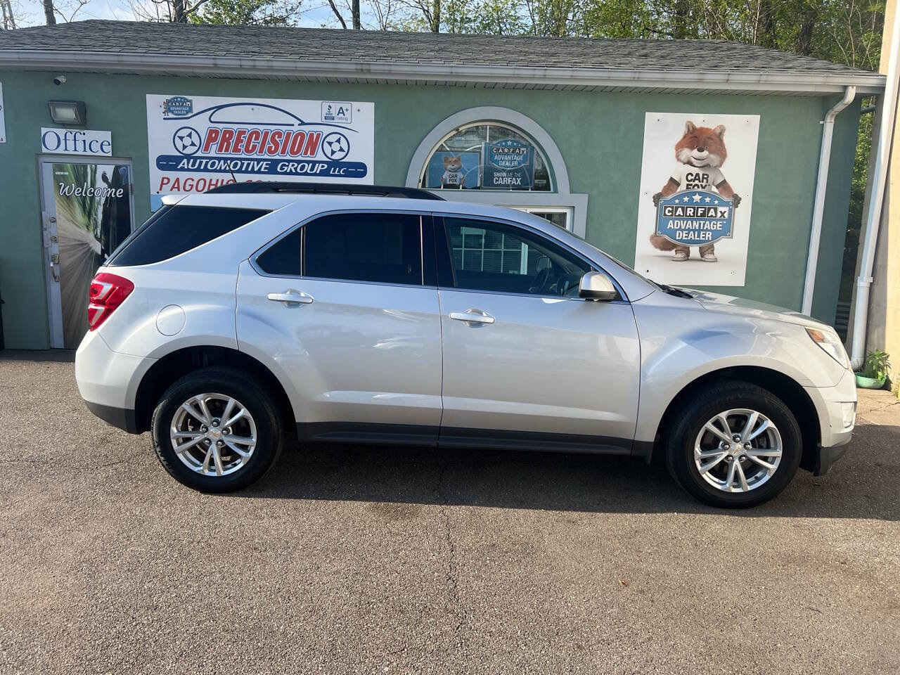 Used 2017 Chevrolet Equinox LT w/ Convenience Package image 3