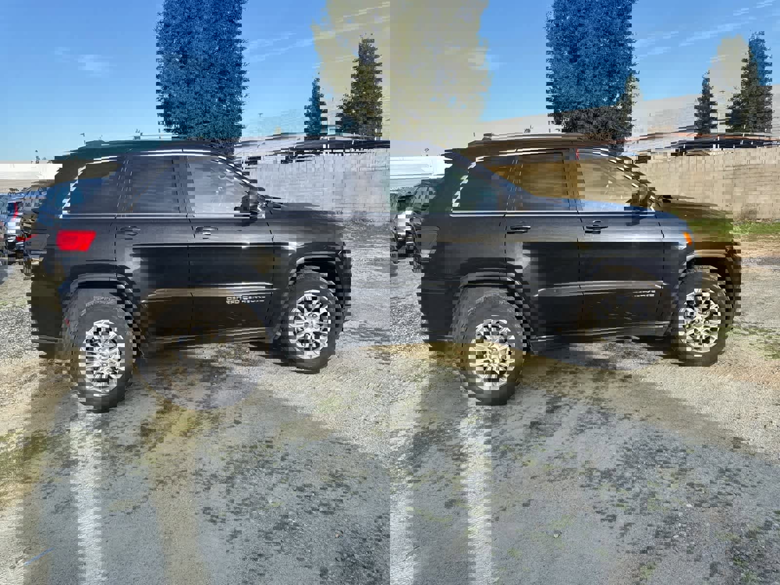 Used 2015 Jeep Grand Cherokee Laredo w/ Quick Order Package 23E image 4