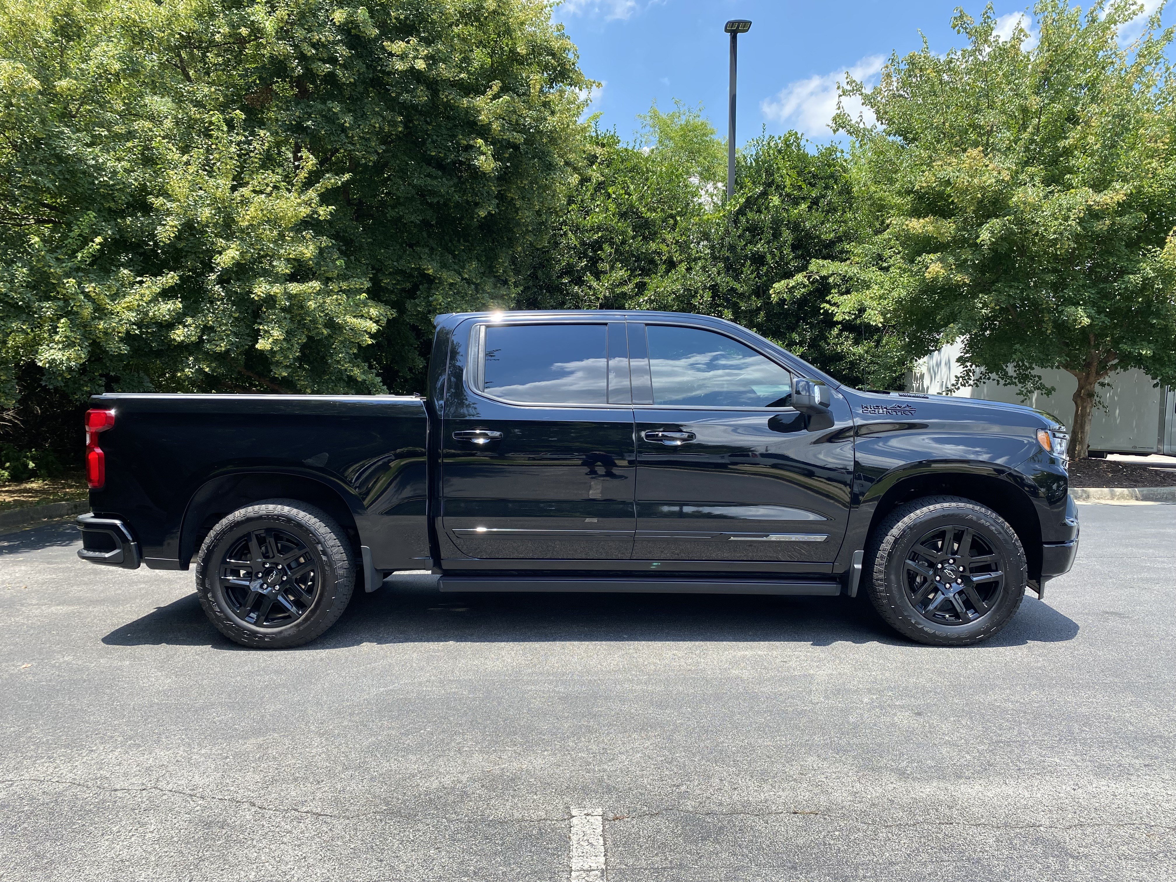 Used 2025 Chevrolet Silverado 1500 High Country w/ Midnight Edition AWD/4WD image 10