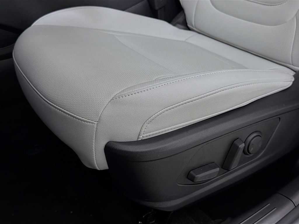 Used 2025 Hyundai Santa Cruz SEL FWD image 24