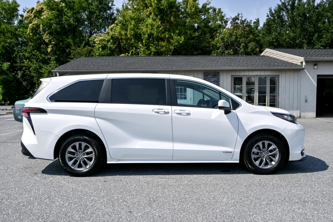 Used 2021 Toyota Sienna LE image 11