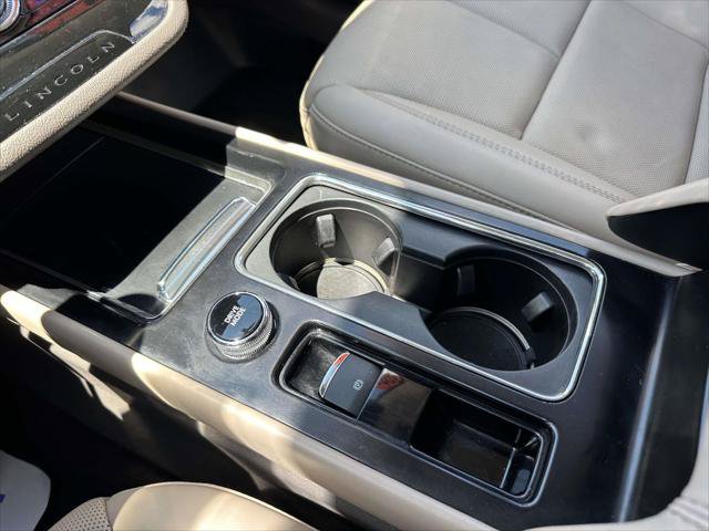Used 2022 Lincoln Corsair AWD w/ Premium Package image 32