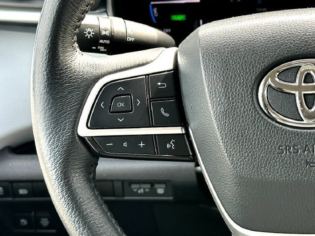 Certified 2025 Toyota Sienna XLE FWD image 23
