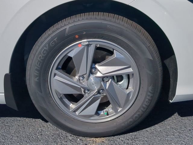 Used 2025 Hyundai Elantra SE image 10