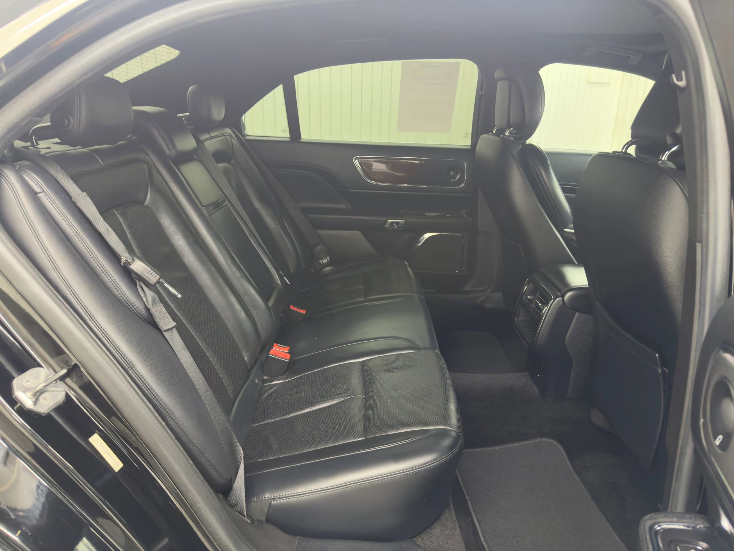 Used 2017 Lincoln Continental Select image 11