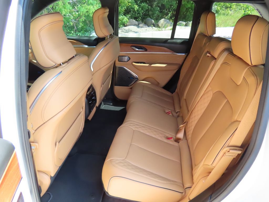 Certified 2025 Jeep Grand Cherokee Summit AWD/4WD image 31