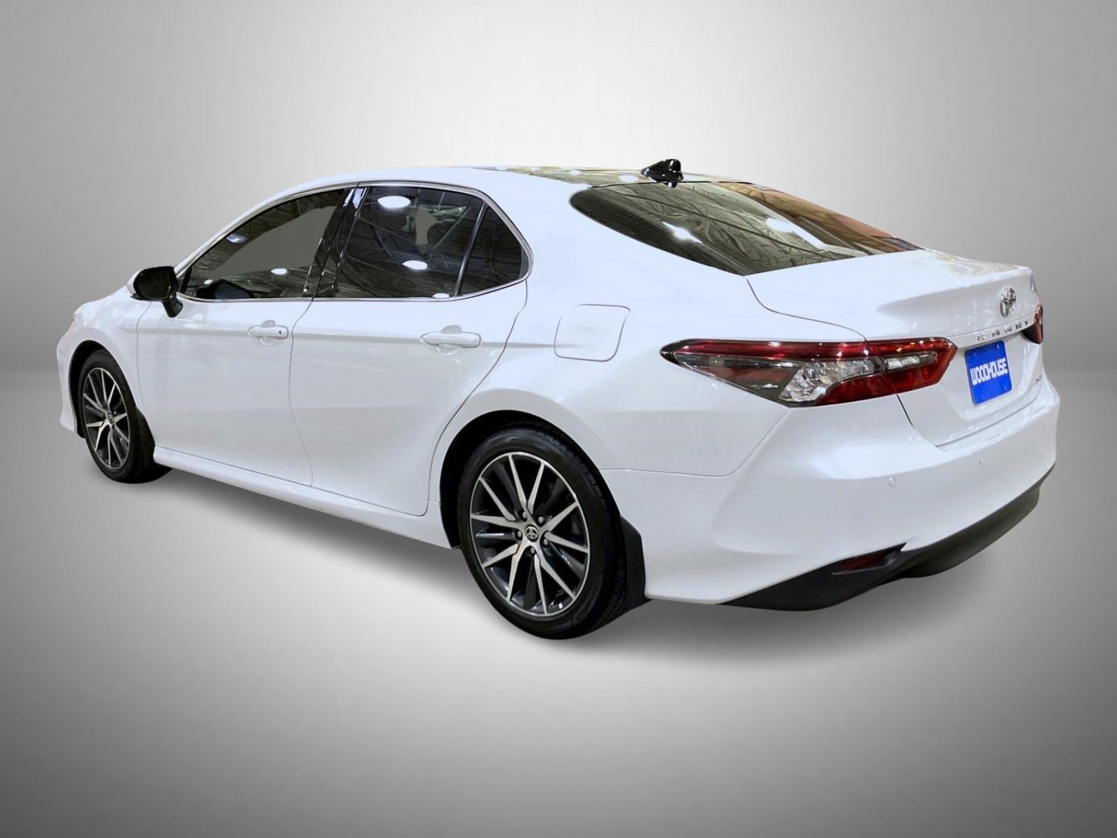 Used 2023 Toyota Camry XLE w/ Navigation Package image 7