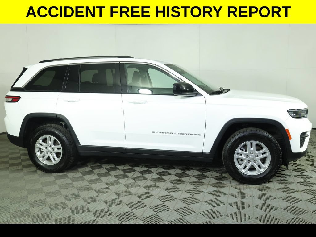 Used 2023 Jeep Grand Cherokee Laredo RWD image 2