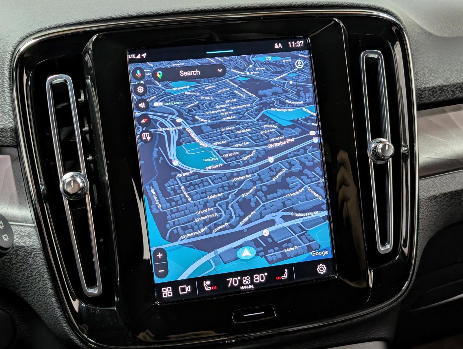 Used 2023 Volvo XC40 Recharge Core image 34