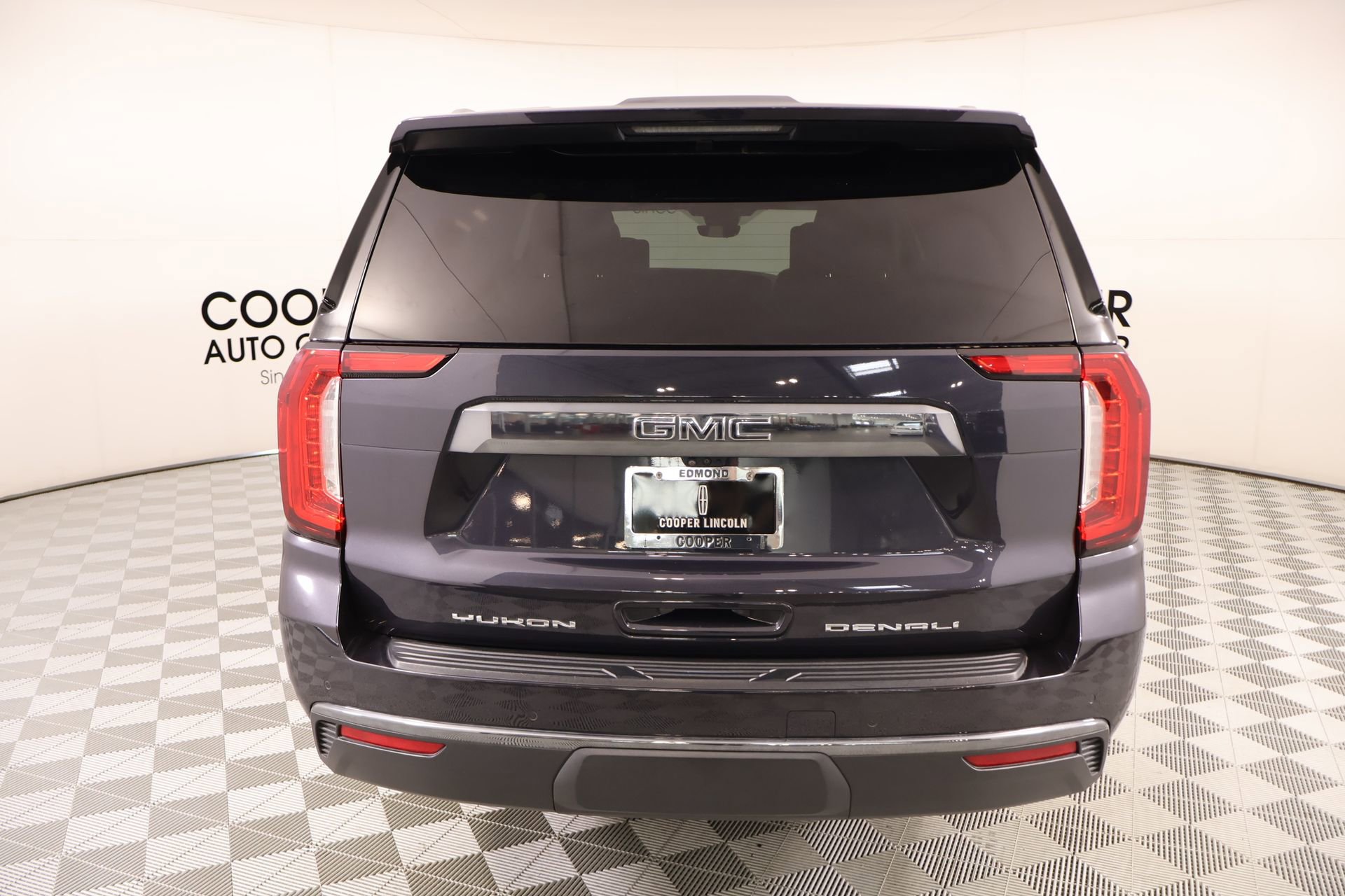 Used 2023 GMC Yukon XL Denali Ultimate AWD/4WD image 24