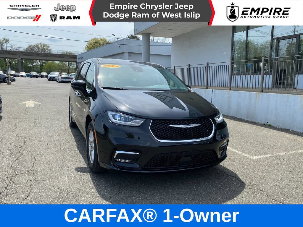 Used 2024 Chrysler Pacifica Touring-L FWD image 1