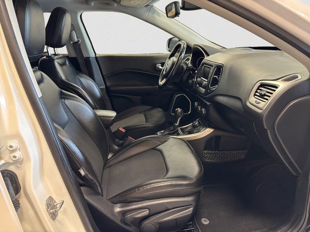 Used 2018 Jeep Compass Latitude AWD/4WD image 16