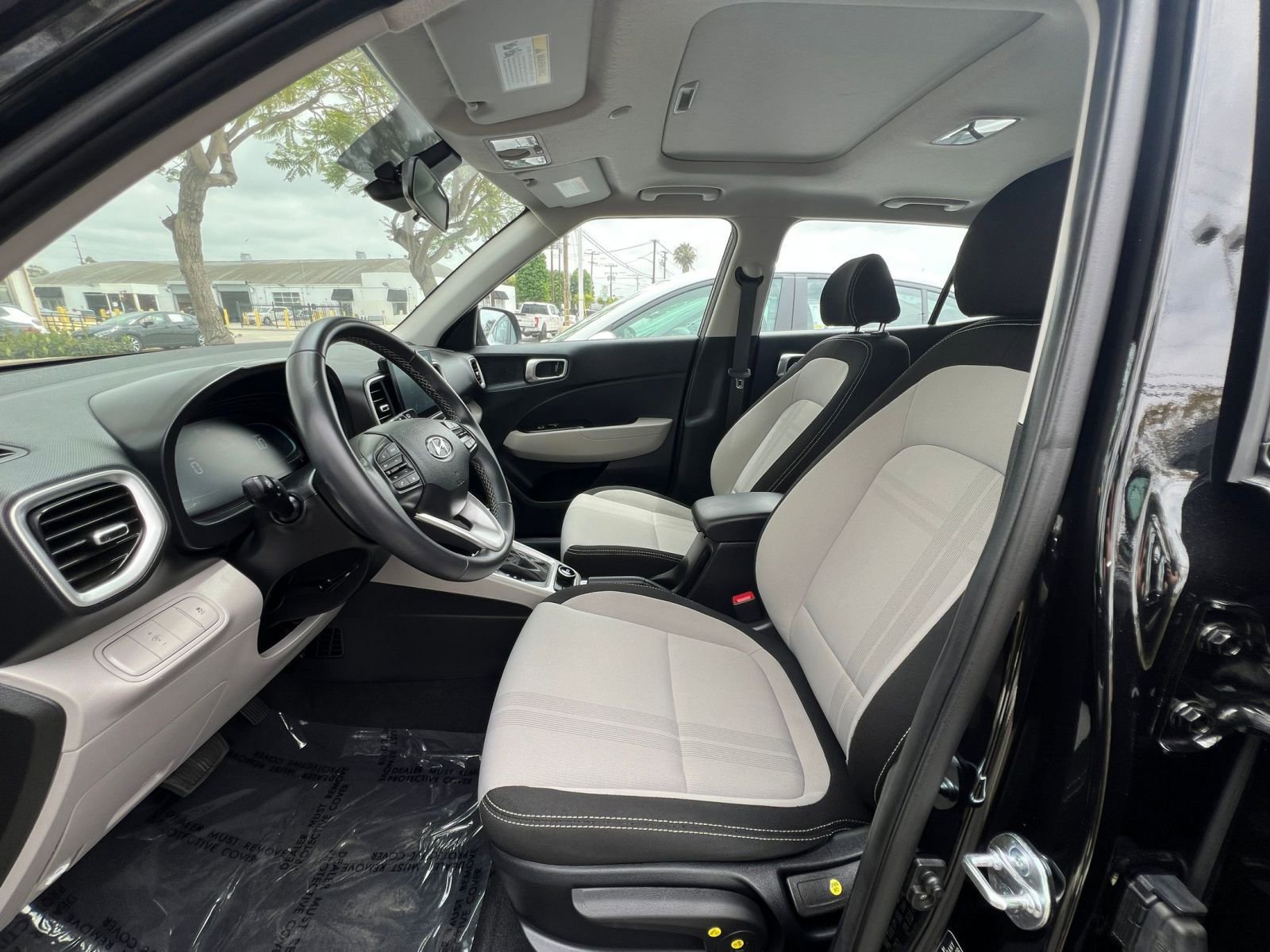 Used 2025 Hyundai Venue SEL FWD image 30
