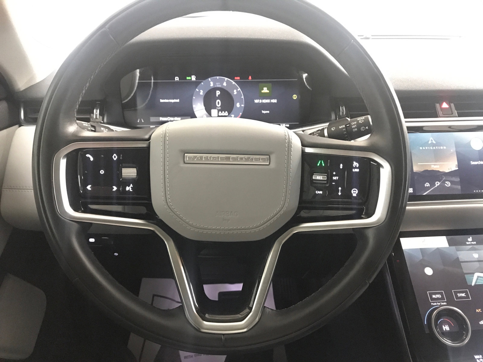 Used 2023 Land Rover Range Rover Evoque SE image 16