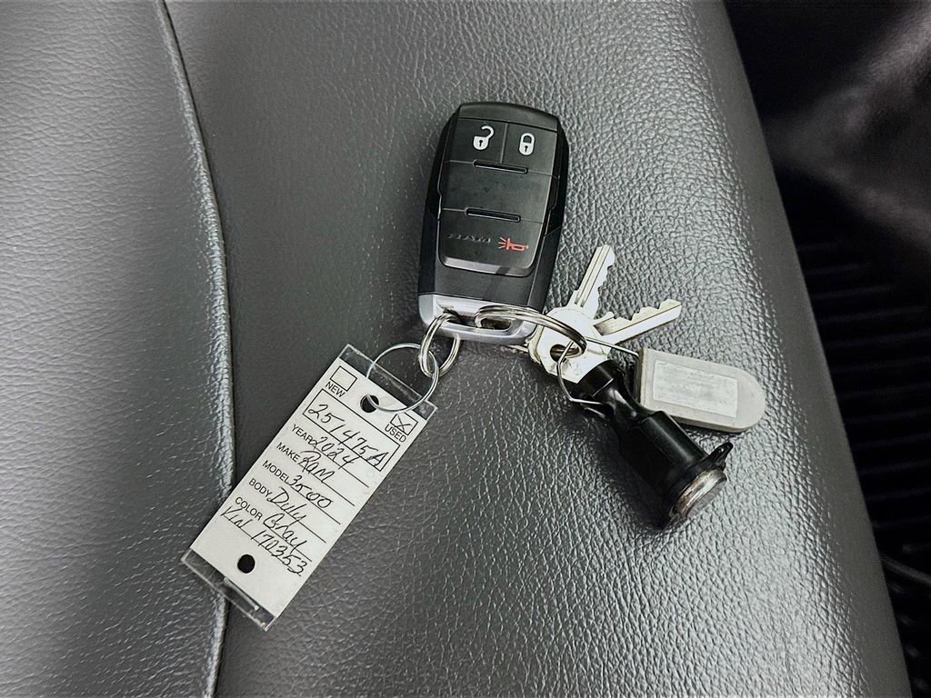 Used 2024 RAM 3500 Tradesman w/ Chrome Appearance Group image 31