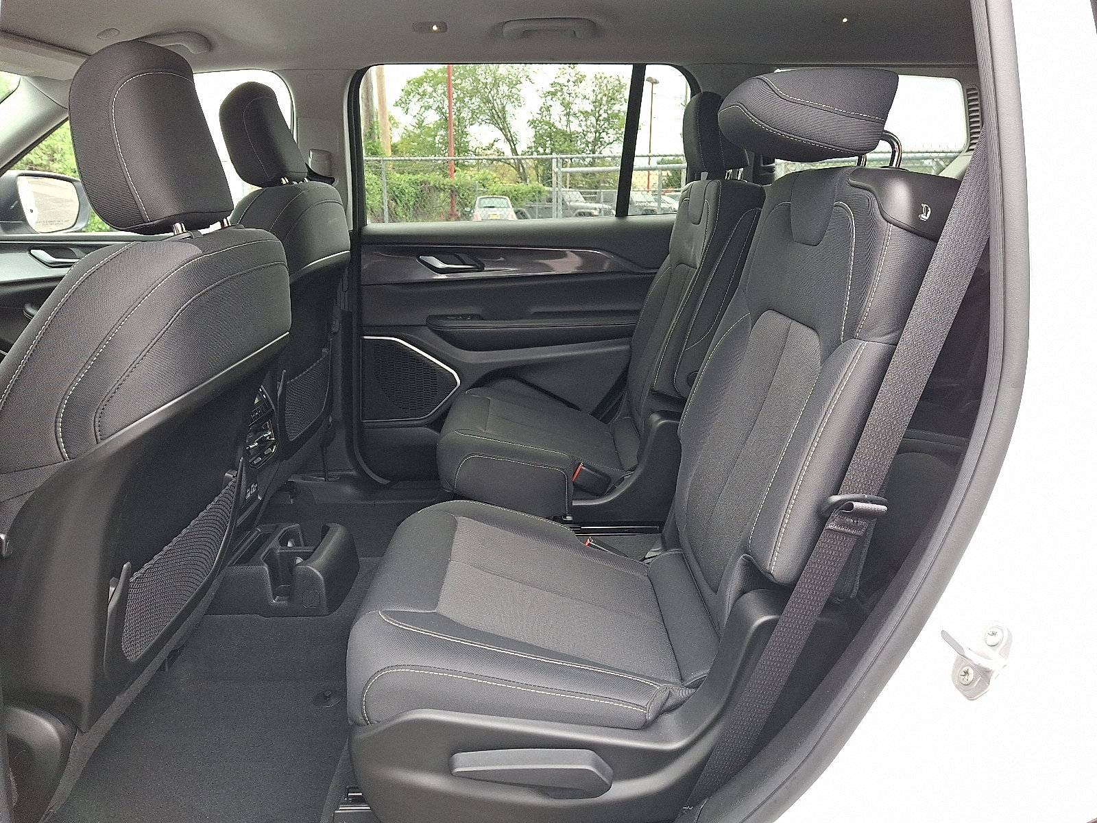 Used 2022 Jeep Grand Cherokee L Laredo w/ Luxury Tech Group I image 11