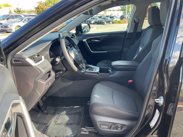 Used 2025 Toyota RAV4 XLE AWD/4WD image 12