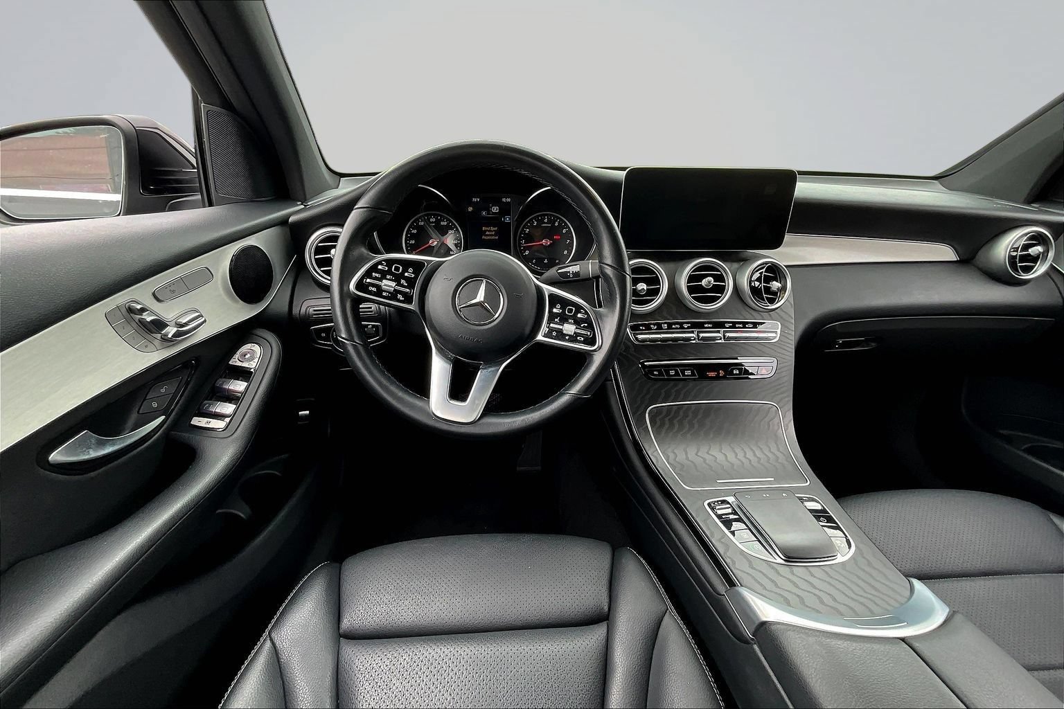 Used 2022 Mercedes-Benz GLC 300 w/ Premium Package Lite image 9